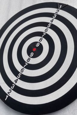 Bảng Phóng Phi Tiêu | Bảng Phi Tiêu Gỗ Ailaikit kích thước 35 cm 2 mặt 6 tiêu, phi tiêu giải trí tại nhà